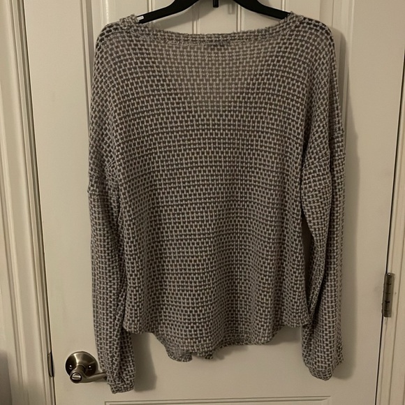 Umgee Tops Women Small Gray & Ivory Soft Boxy Hi Low Shirt Loose Waffle V Neck - Picture 6 of 9